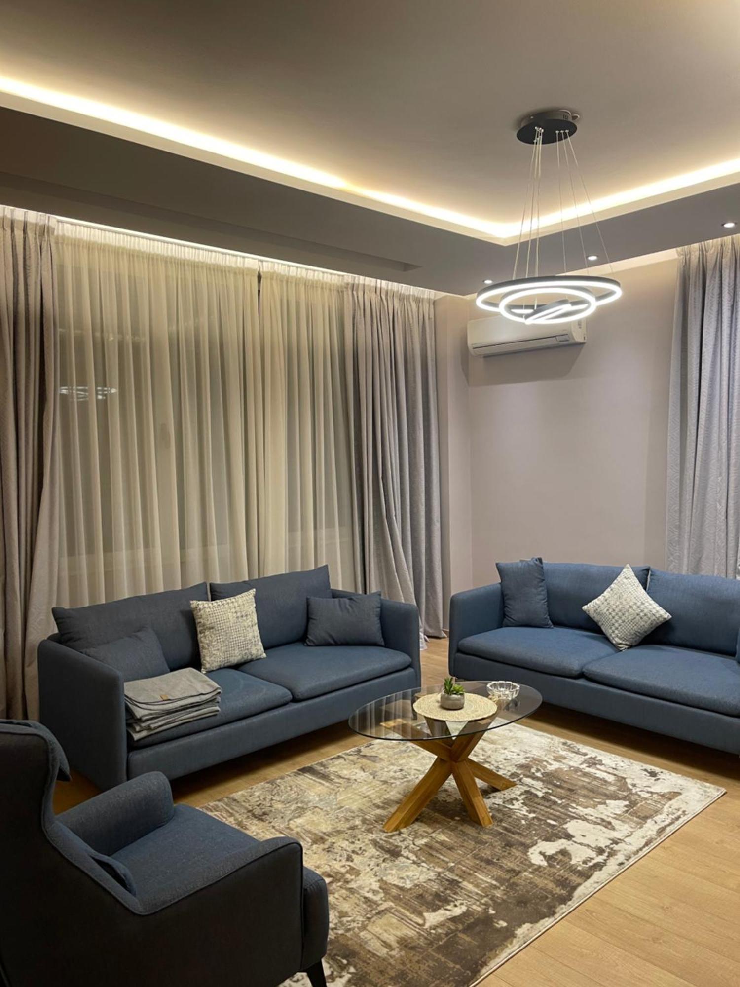 Lux * Tiranë