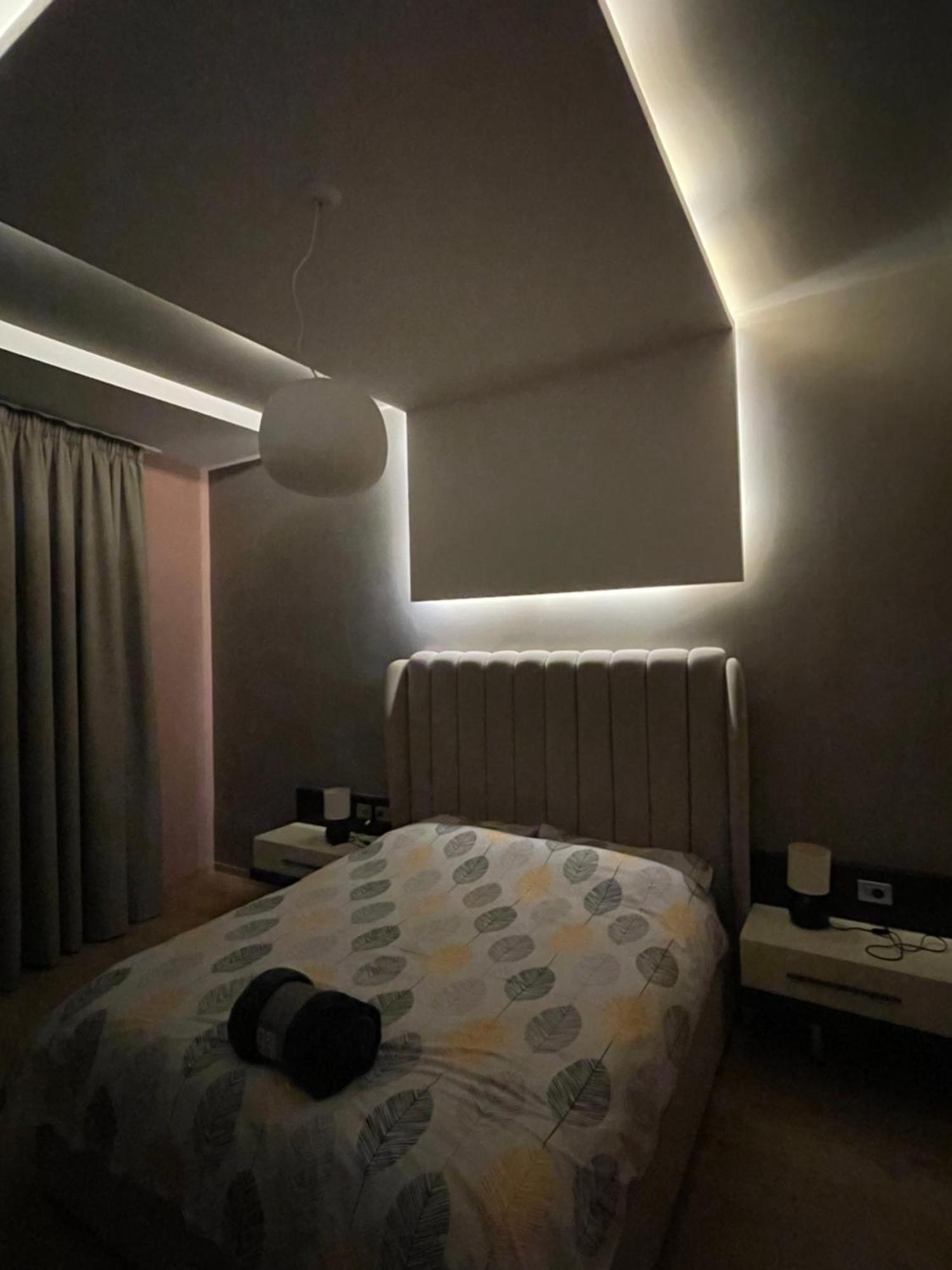 Lux * Tiranë